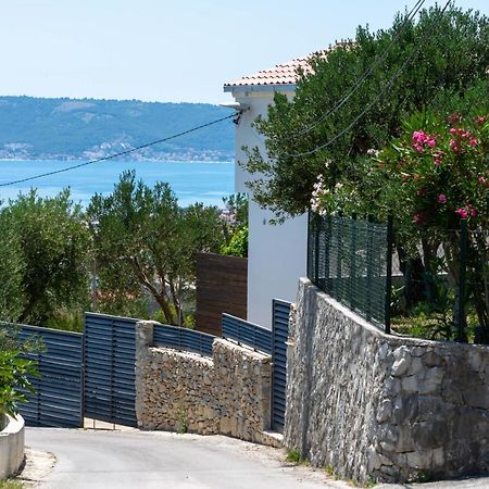 Plum Holiday Home Kaštel Stari Zewnętrze zdjęcie