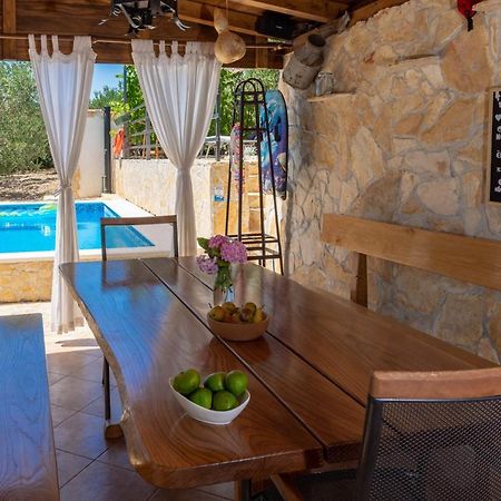 Plum Holiday Home Kaštel Stari Zewnętrze zdjęcie