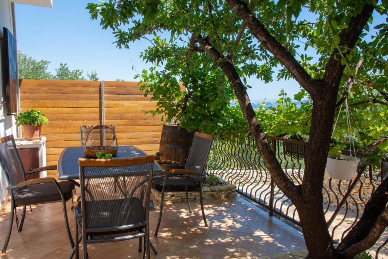 Plum Holiday Home Kaštel Stari Zewnętrze zdjęcie