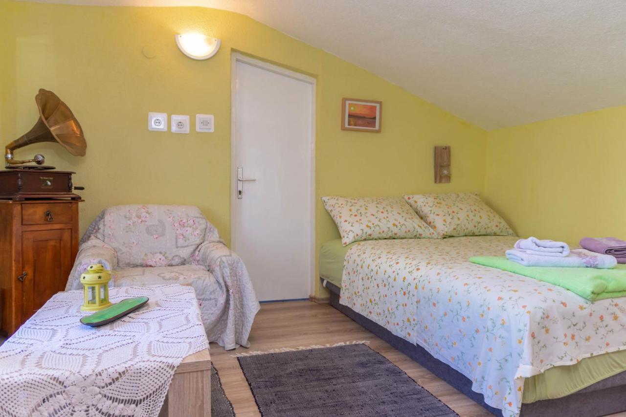 Plum Holiday Home Kaštel Stari Zewnętrze zdjęcie