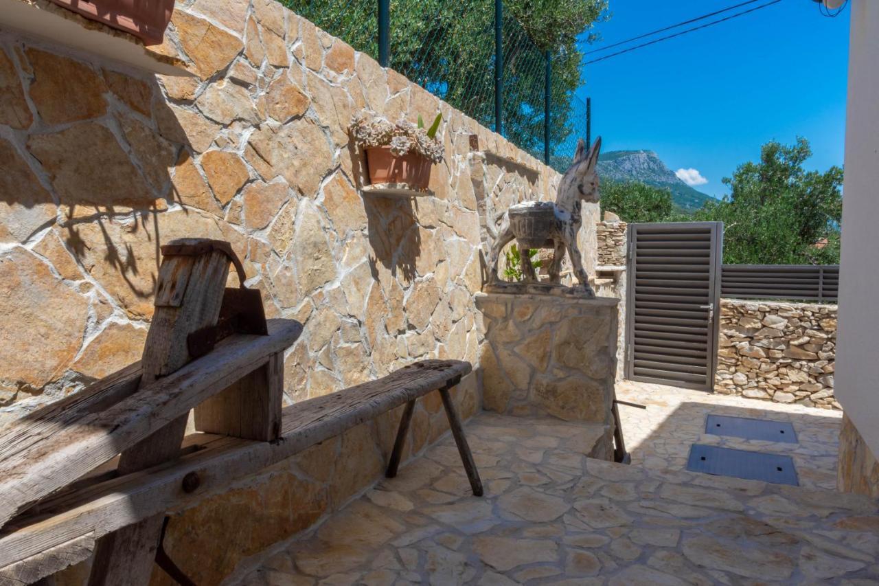 Plum Holiday Home Kaštel Stari Zewnętrze zdjęcie