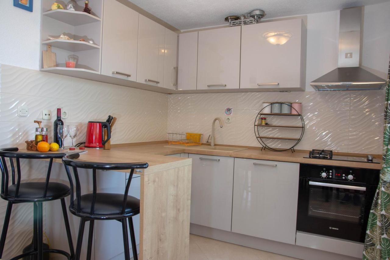 Plum Holiday Home Kaštel Stari Zewnętrze zdjęcie