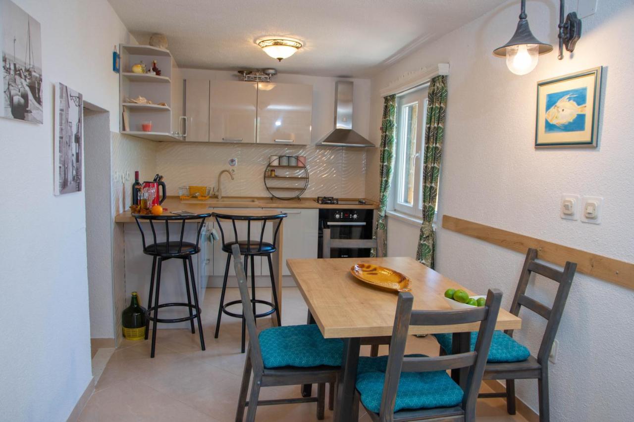 Plum Holiday Home Kaštel Stari Zewnętrze zdjęcie