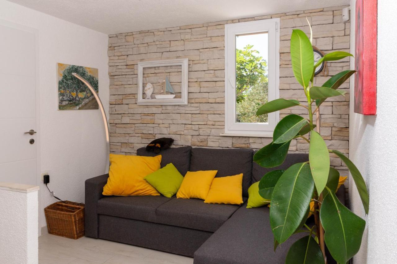 Plum Holiday Home Kaštel Stari Zewnętrze zdjęcie