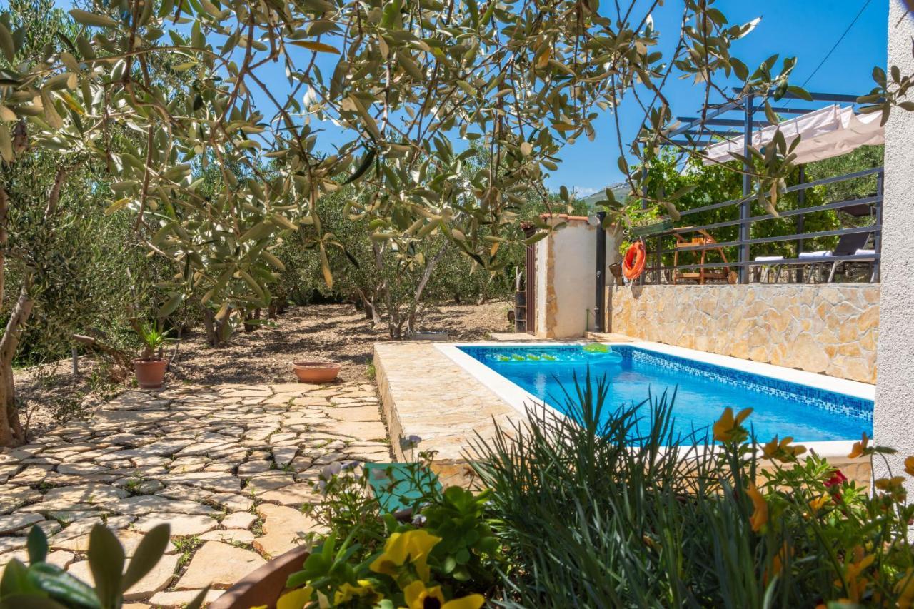 Plum Holiday Home Kaštel Stari Zewnętrze zdjęcie