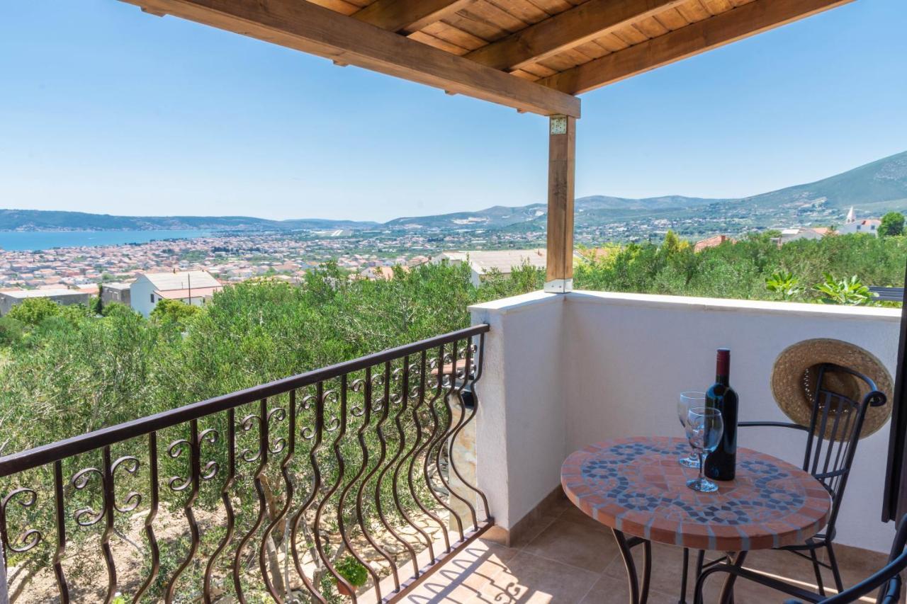 Plum Holiday Home Kaštel Stari Zewnętrze zdjęcie