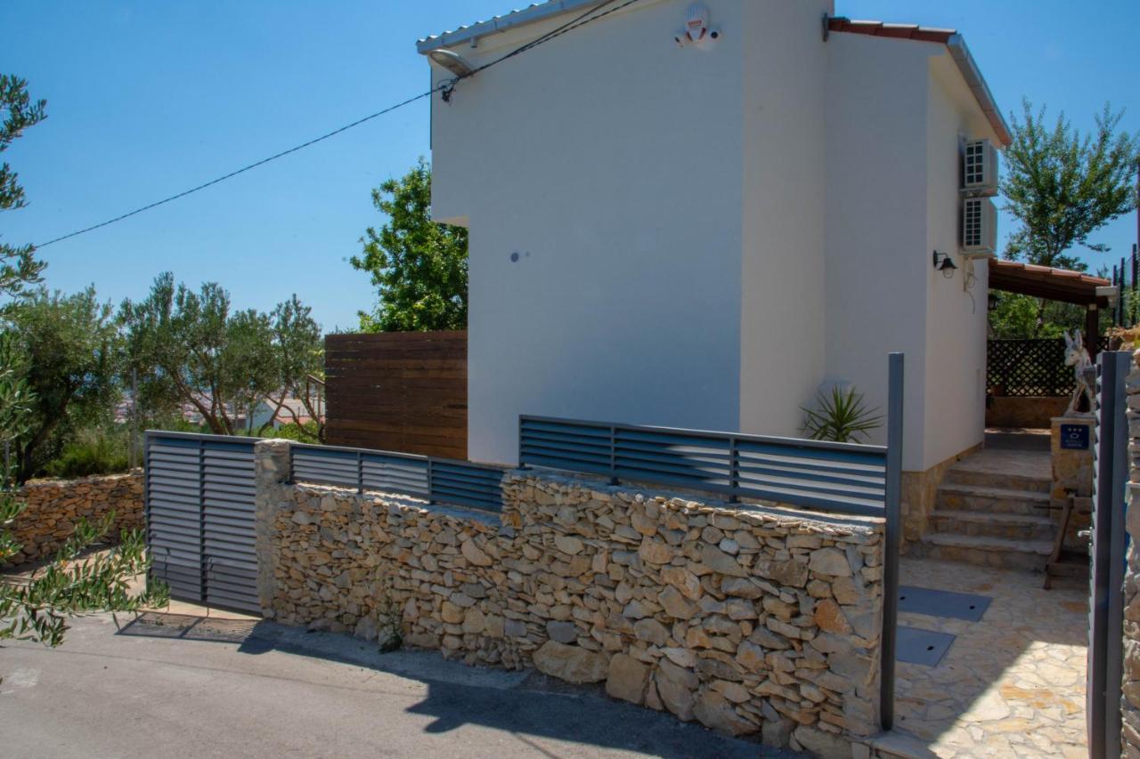 Plum Holiday Home Kaštel Stari Zewnętrze zdjęcie