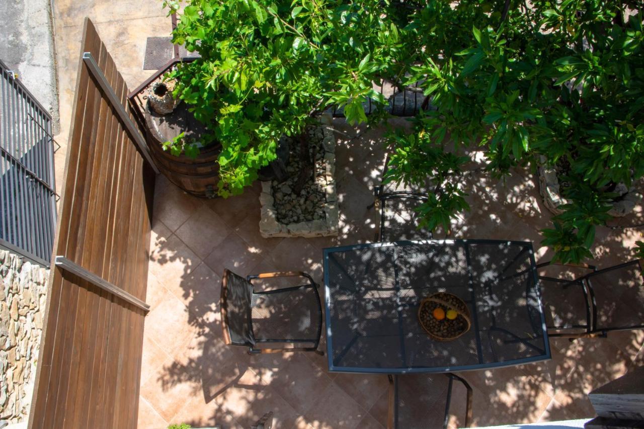 Plum Holiday Home Kaštel Stari Zewnętrze zdjęcie