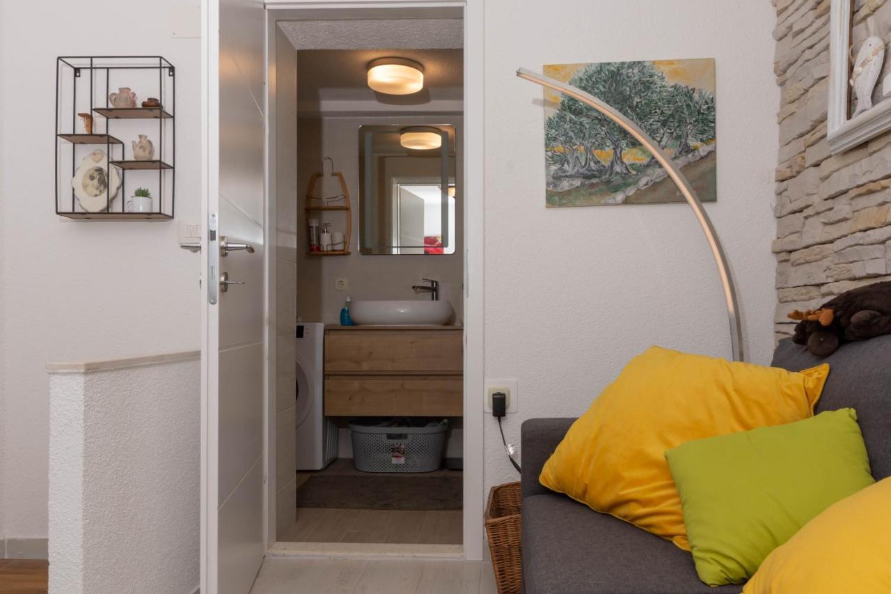 Plum Holiday Home Kaštel Stari Zewnętrze zdjęcie