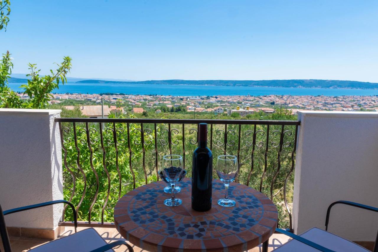 Plum Holiday Home Kaštel Stari Zewnętrze zdjęcie
