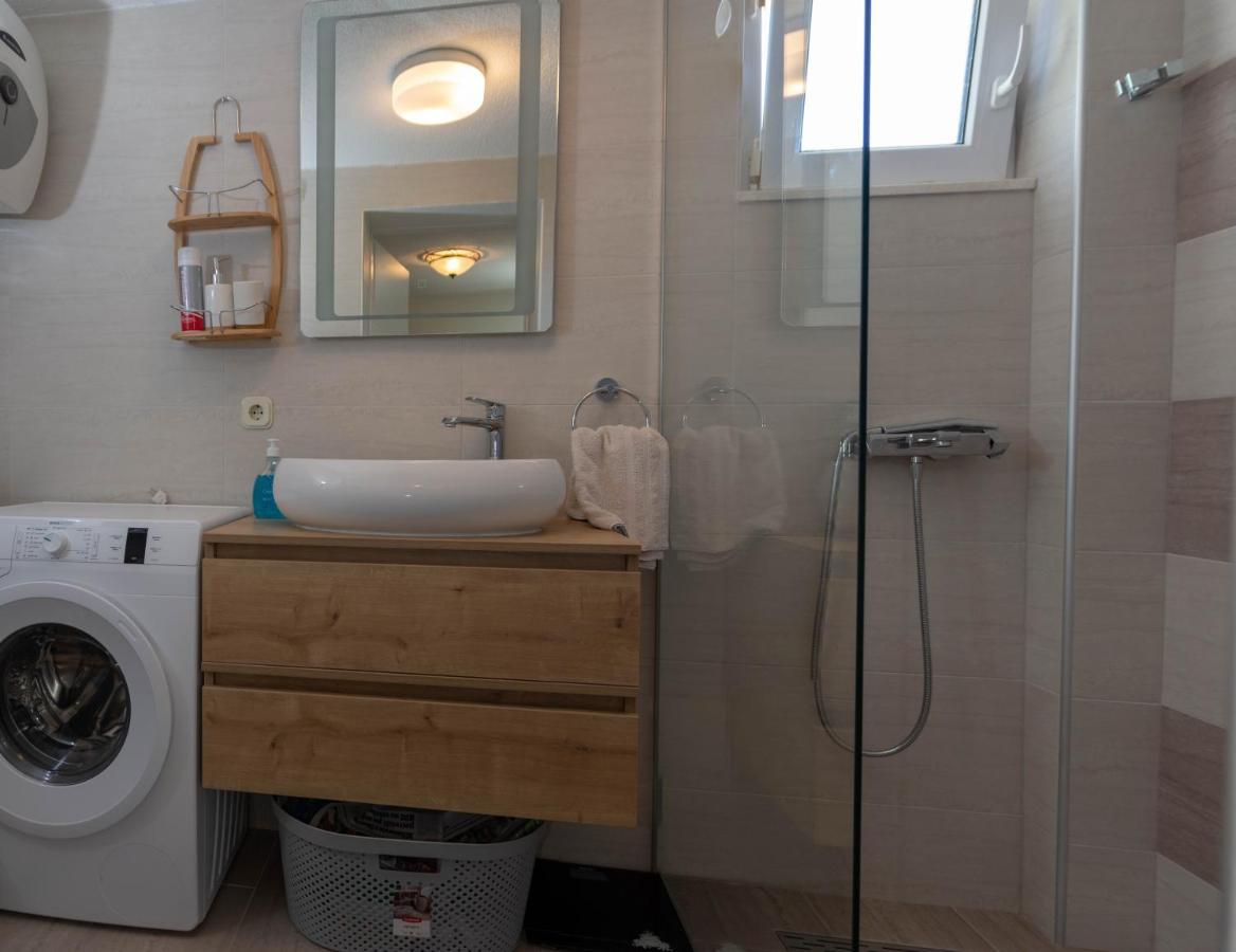Plum Holiday Home Kaštel Stari Zewnętrze zdjęcie