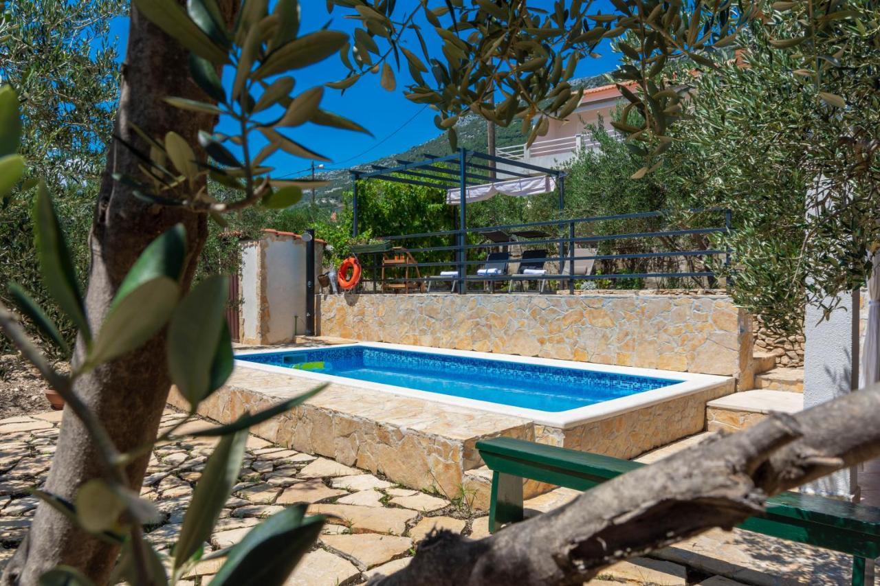 Plum Holiday Home Kaštel Stari Zewnętrze zdjęcie