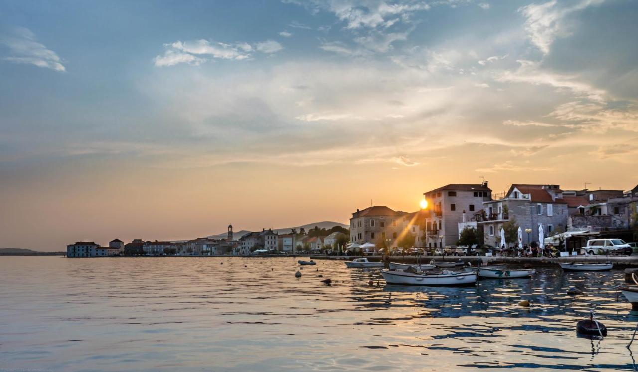 Plum Holiday Home Kaštel Stari Zewnętrze zdjęcie